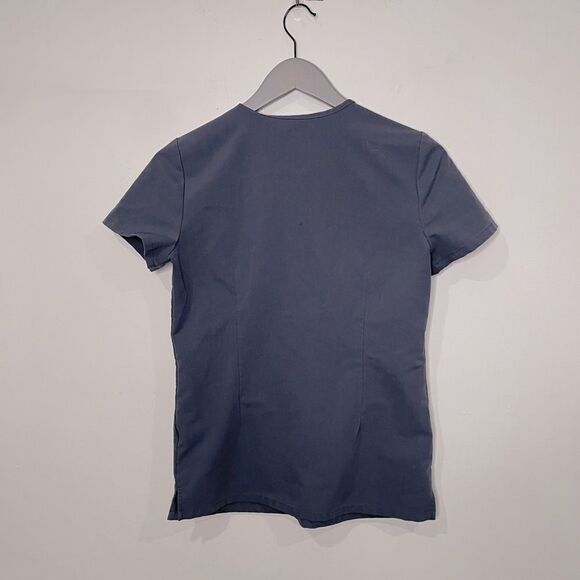 FIGS Technical Collection Grey Short Sleeve Top - Picture 5 of 6